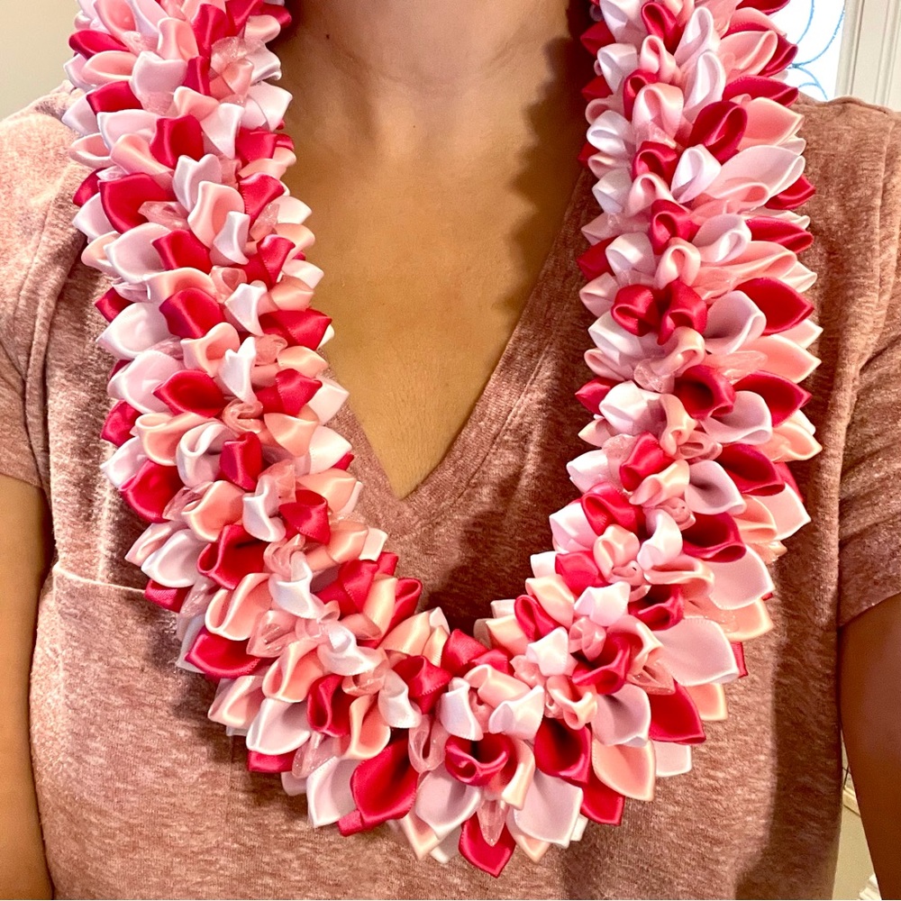 36in Pink Ombre Ribbon Lei
